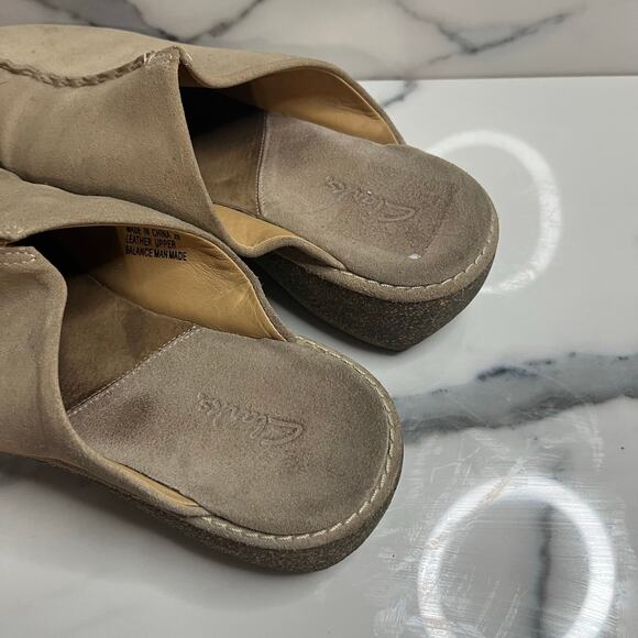 Clarks Women's Neutral Beige Leather Slide On Mules Sz 8 Comfort Outdoors - Picture 4 of 8